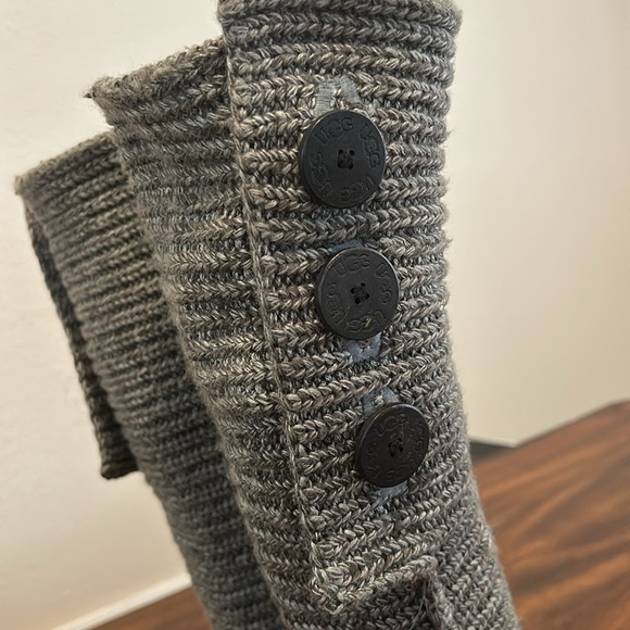 Ugg women’s classic cardy boots.. - Picture 5 of 12
